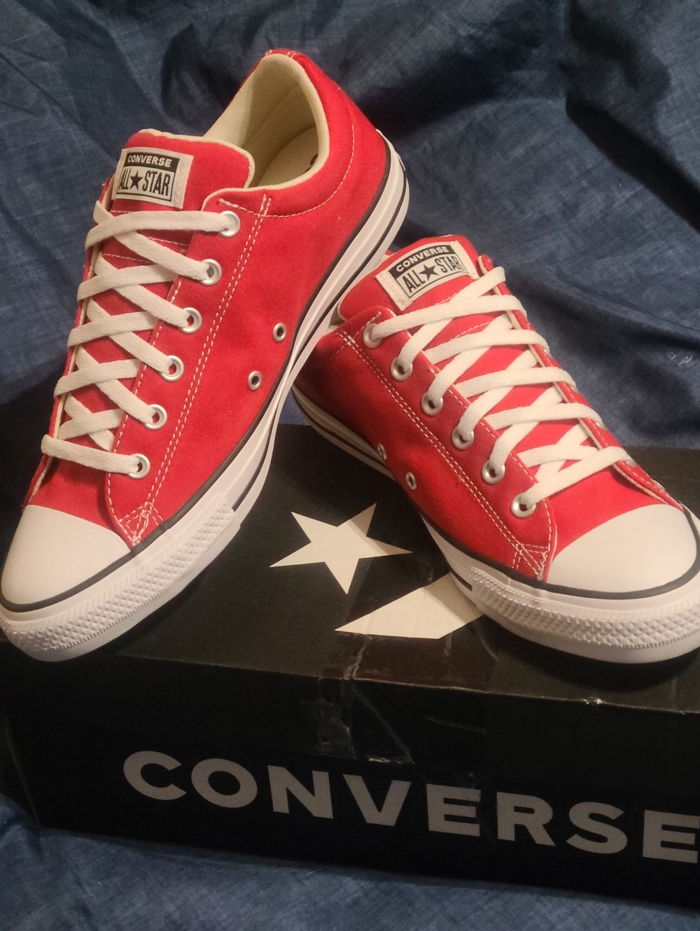Converse Chuck Taylor All Star Low, New In Box! Men 10/Women 12